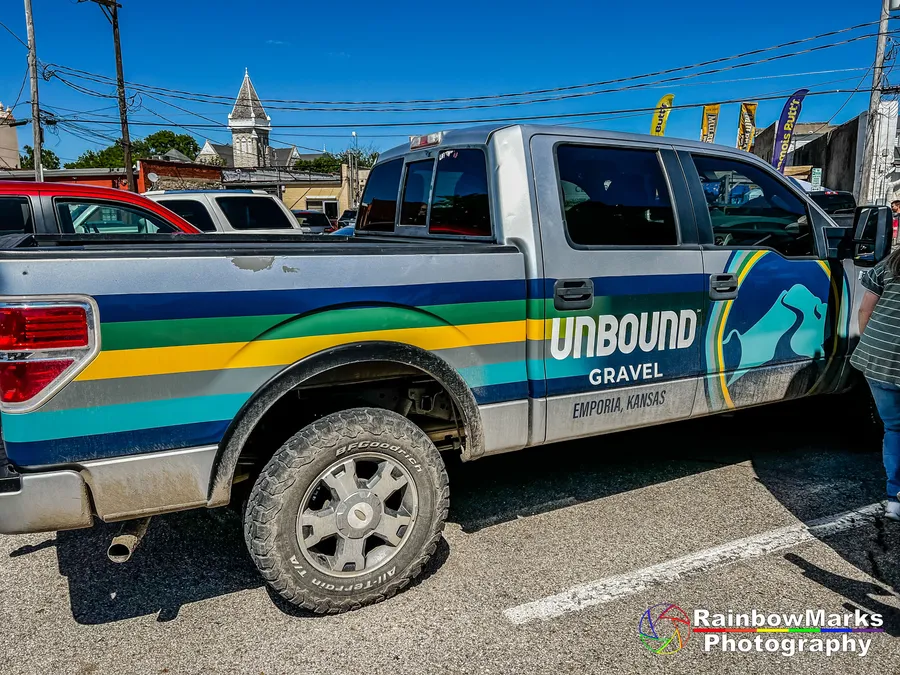 Prepare for Unbound Gravel 2023! Secure a hotel early as slots fill fast in Emporia. Get tips to find a convenient stay on bicycle tips.