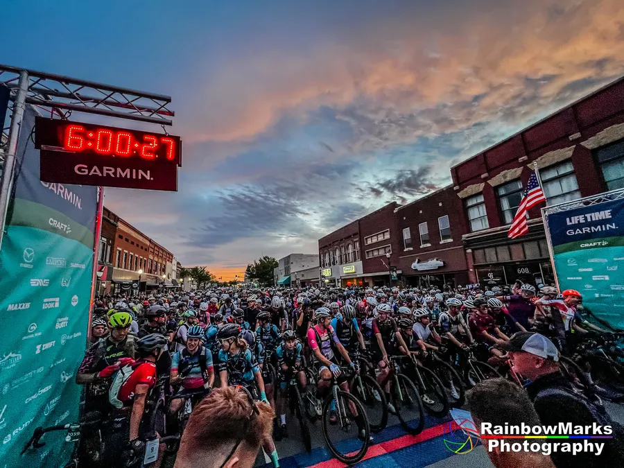 Experience the excitement of Unbound Gravel 2022, a thrilling adventure that started with a golden ticket from Lunar Kanza in 2019. Review our bicycle tips.